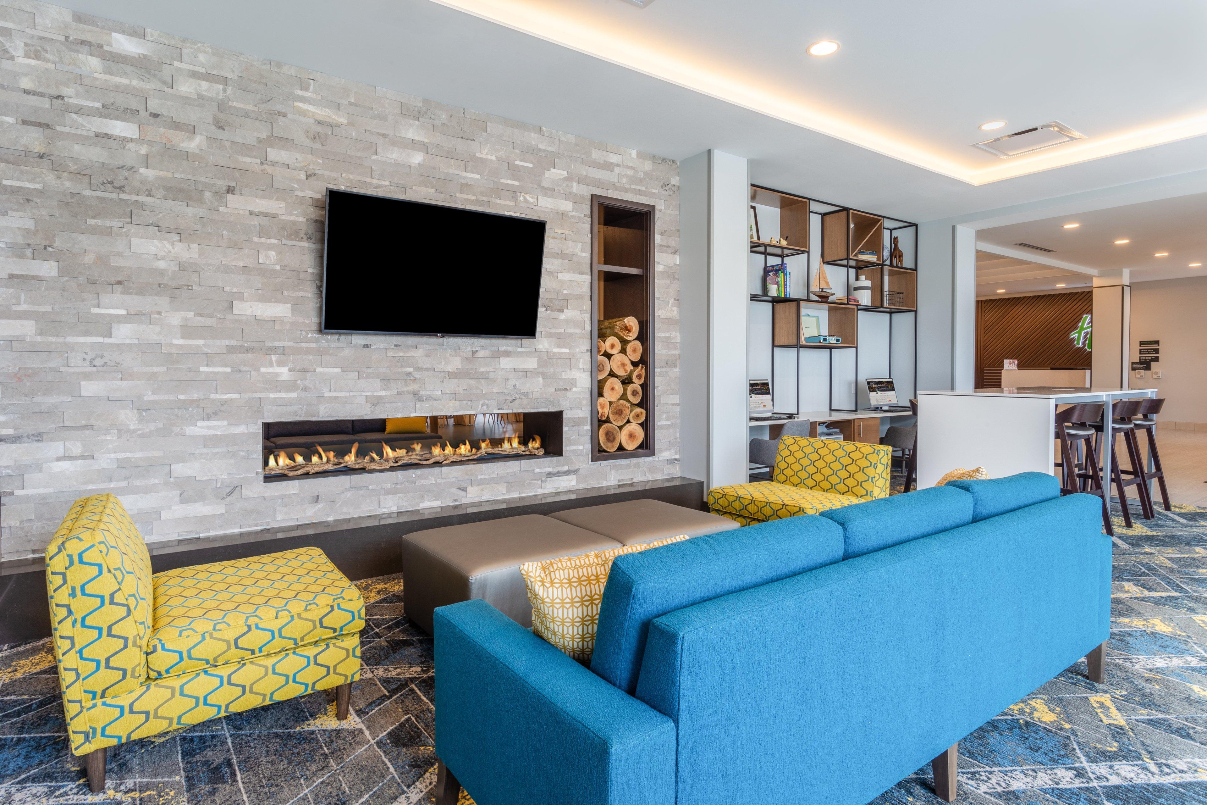 Holiday Inn & Suites Cedar Falls-Waterloo Event Ctr By Ihg Εξωτερικό φωτογραφία