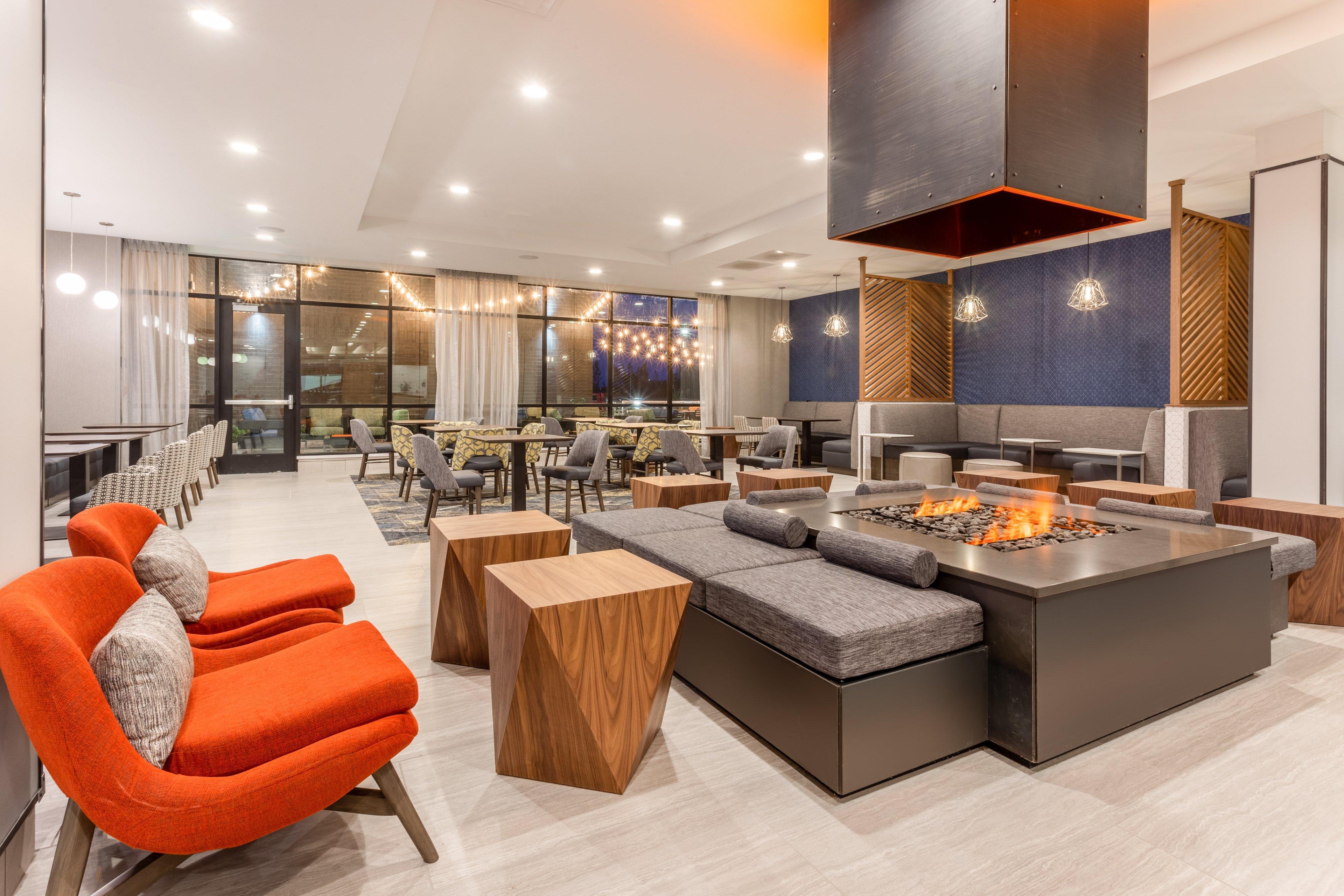 Holiday Inn & Suites Cedar Falls-Waterloo Event Ctr By Ihg Εξωτερικό φωτογραφία