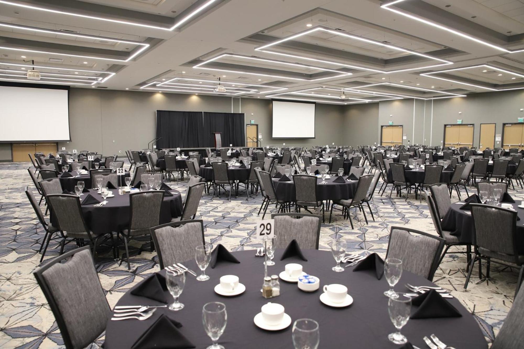Holiday Inn & Suites Cedar Falls-Waterloo Event Ctr By Ihg Εξωτερικό φωτογραφία
